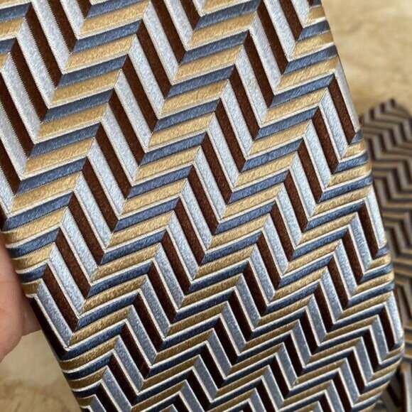 Canali 100% Silk Geometric Pattern Tie Made in Italy - Picture 3 of 7